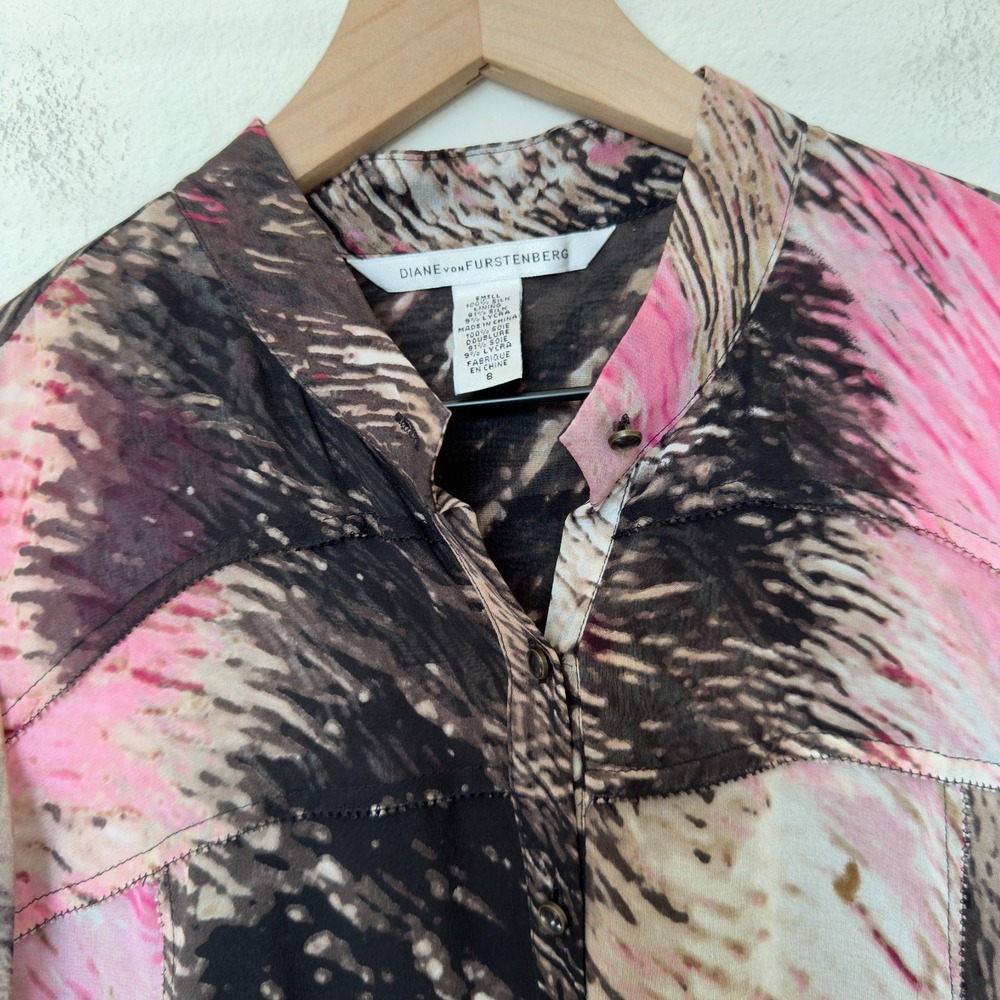 Diane Von Furstenburg Women‎ 100% Silk Top Pink Brown Button Front 3/4 Sleeve - Picture 2 of 9